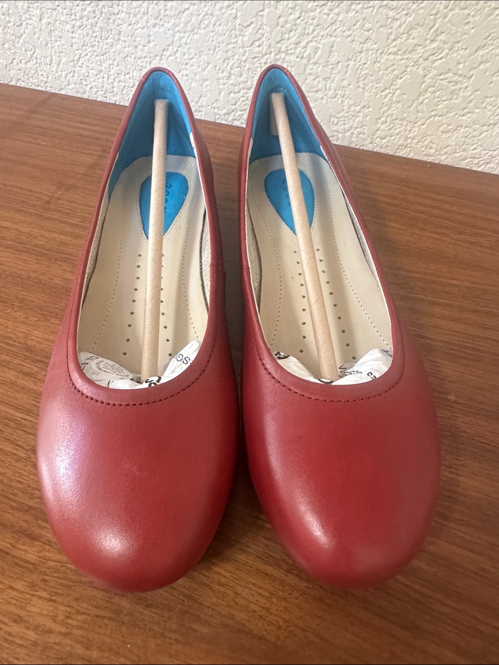 Ecco Women's Red Leather Round-Toe Flats - Picture 1 of 7